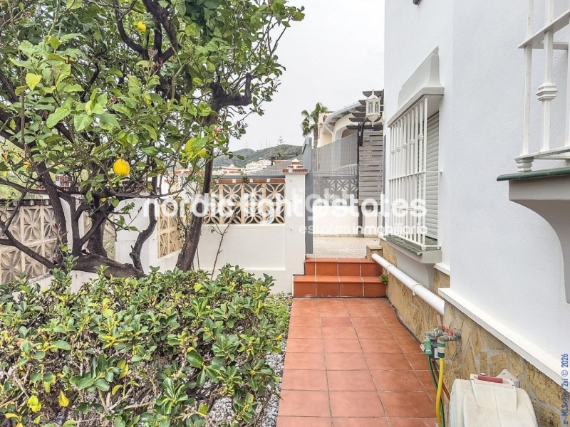Estupendo villa independiente con apartamento de invitados y cochera