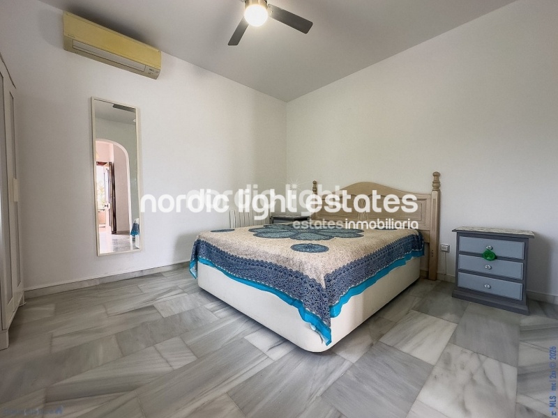 Estupendo villa independiente con apartamento de invitados y cochera