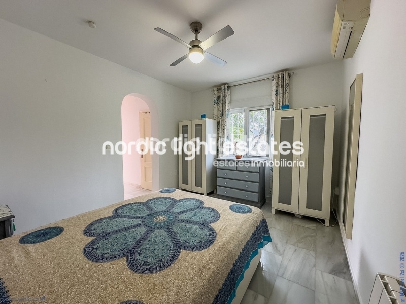 Estupendo villa independiente con apartamento de invitados y cochera