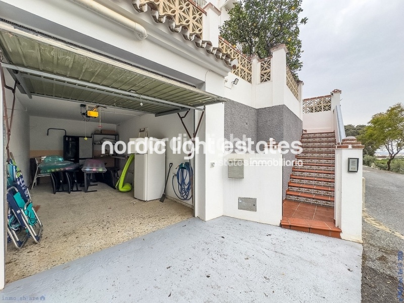Estupendo villa independiente con apartamento de invitados y cochera