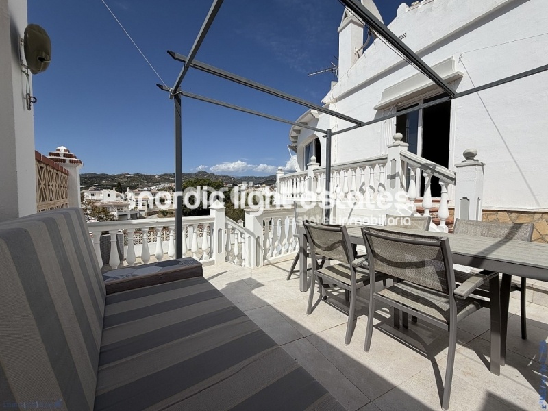 Estupendo villa independiente con apartamento de invitados y cochera