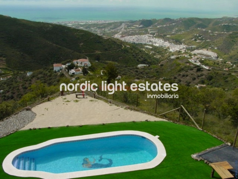 Propiedades similares Espléndida villa de 4 dormitorios entre Frigiliana y Torrox