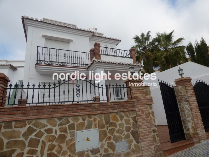 Villa con piscina en Nerja 